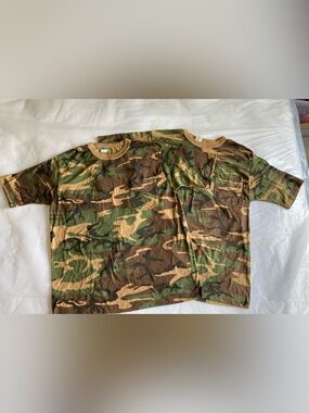 2 camouflage pocket tees L